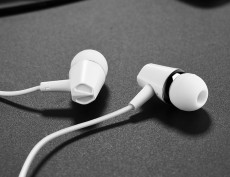 Hands Free Hoco M34 Earphones Stereo 3.5 mm White with Micrphone and Operation Control Button